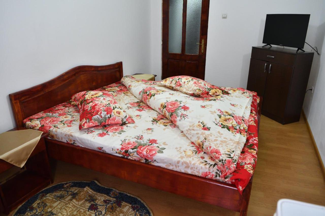 Auberge de jeunesse Casa Simescu I à Caransebeş Extérieur photo